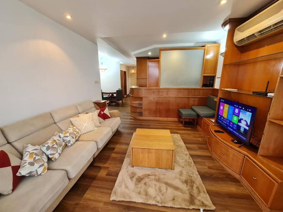 Lovely Waterfront Riverbank Suite With Pool A2 Кучинг Екстериор снимка