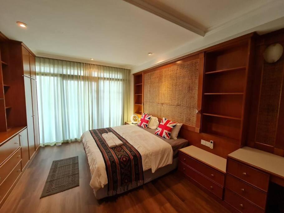 Lovely Waterfront Riverbank Suite With Pool A2 Кучинг Екстериор снимка